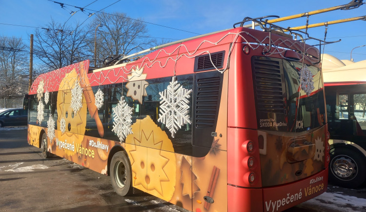 V Jihlavě opět řešili téma reklam na vozech MHD. Přelepená okna budí emoce