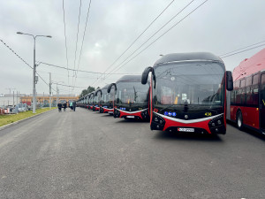 Do Budějovic dorazila flotila nových trolejbusů, připomíná Pikador i kartářku Jolandu