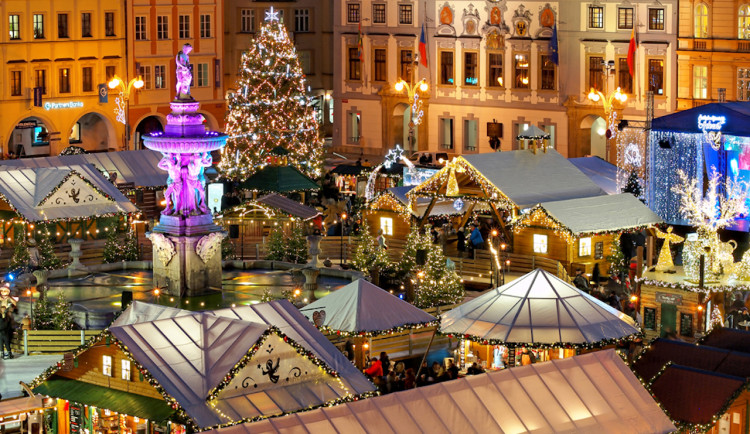 DRBNA HISTORIČKA: První Vánoční strom Svobody rozzářil Budějovice v roce 1925