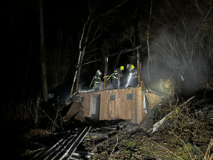 Na Táborsku shořela chata, záchranáři měli v péči dvě osoby