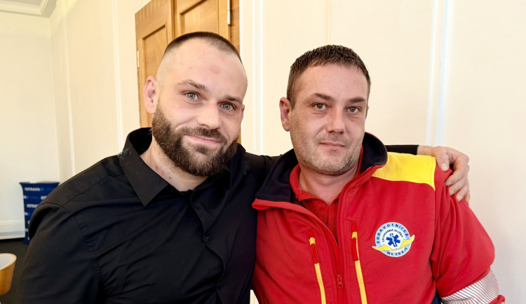 Muž z Ostravy málem nepřežil akutní infarkt. Po čase se setkal se svými zachránci