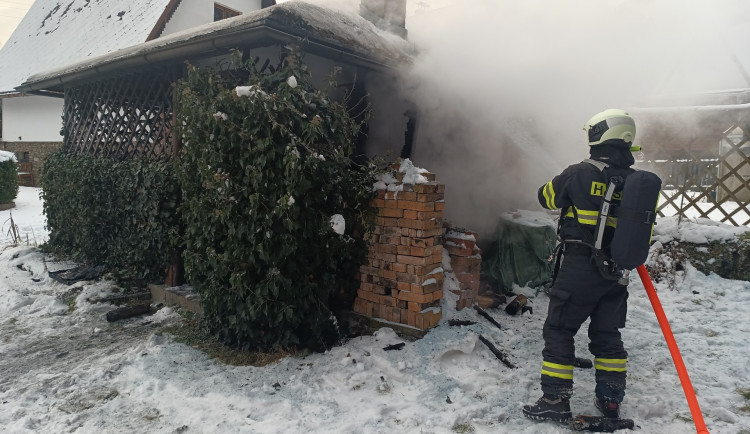 Silvestrovská noc pro hasiče byla klidná. Řešili hlavně požáry popelnic a odpadu