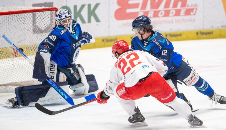 Třinec pod Žabkou nadále vítězí, vyhrál i derby ve Vítkovicích