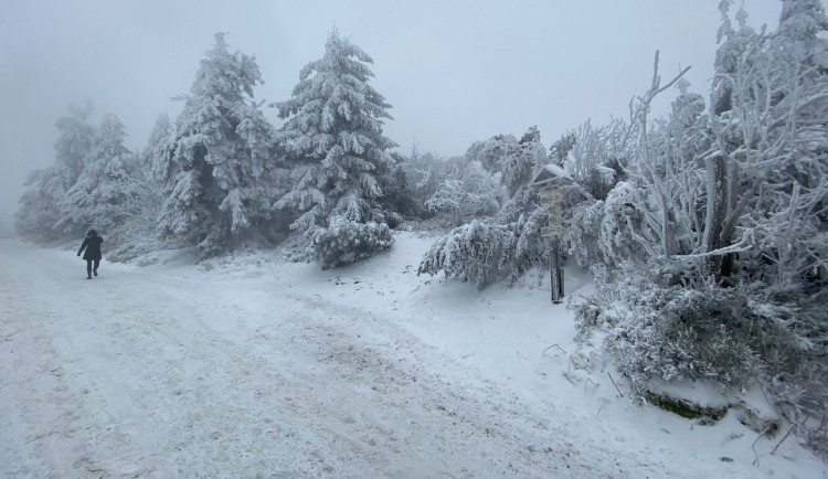Teploty mohou v noci klesnou až k minus 12 stupňům Celsia, varovali meteorologové