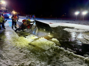 Potopená osmikolka je z Lipna venku, bruslařský ovál ale možná vůbec nevznikne
