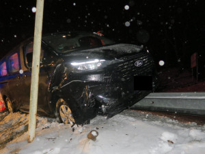 Silný mráz komplikuje i dopravu. Policie řešila několik něhod