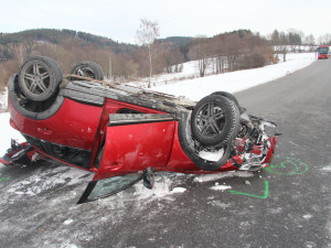 Silný mráz komplikuje i dopravu. Policie řešila několik něhod