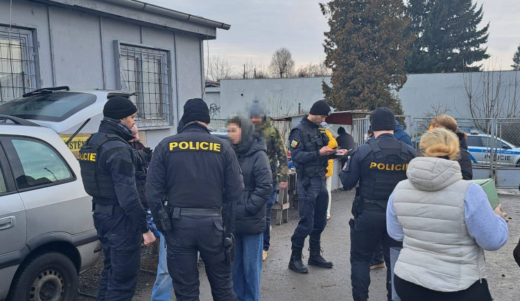 Cizinecká policie v prosinci zintenzivnila kontroly. Čtyři cizinci pracovali bez povolení