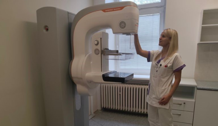 Nový mamograf v Jeseníku. Objednávky na vyšetření už běží