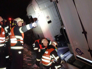 Ledovka jih Čech ochromila jen místy. Nejvážnější nehoda se stala na D3