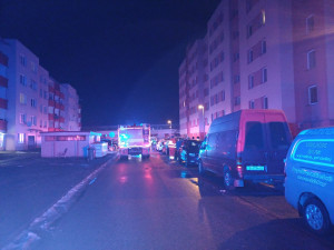 Na pražském sídlišti hoří byt. Hasiči již mají požár pod kontrolou