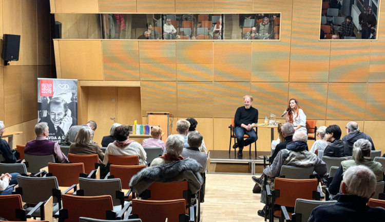 Václav Havel zemřel o 10 let dříve, dozvěděl se ekonom Sedláček v knihovně v Liberci