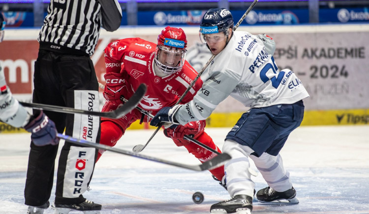 Hokejisté Plzně a Třince si opět rozdělili body, druhé místo uhájili Indiáni
