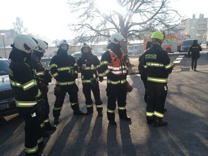 Policie evakuuje školy v Kaplici. Anonym pohrozil výbuchem