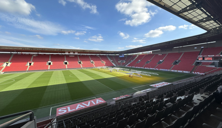 Slavia hraje s Barcelonou. Připravena je policie i překupníci