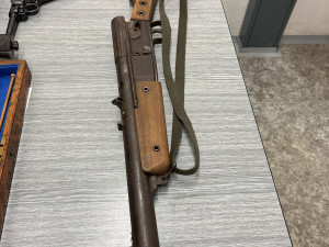 Milionový poklad z války. Policisté v Budějovicích narazili na unikátní karabinu