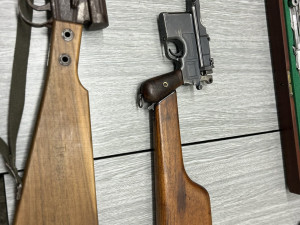 Milionový poklad z války. Policisté v Budějovicích narazili na unikátní karabinu