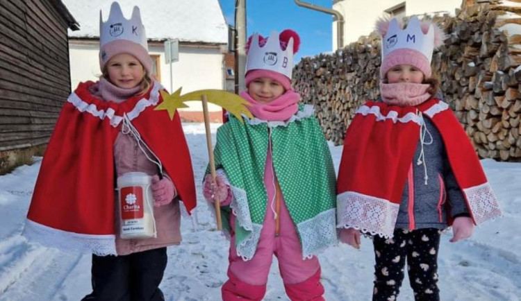 Souboj Cerekví: V tříkrálové sbírce vyhrála Nová Cerekev. O prsa, směje se starosta