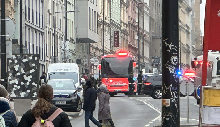 Střelbu na škole na Žižkově si vymyslel učitel, chtěl vyzkoušet policii