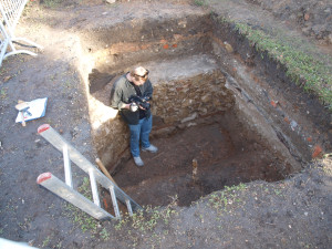Žádné hradby ani stínadla. Archeologický průzkum stavbu galerie nezdrží