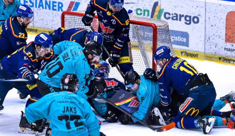 Oslabený Motor nestačil doma na Energii