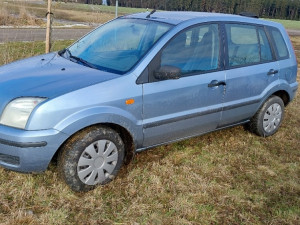 Nebezpečnou jízdu na Jindřichohradecku ukončili policisté PIT manévrem