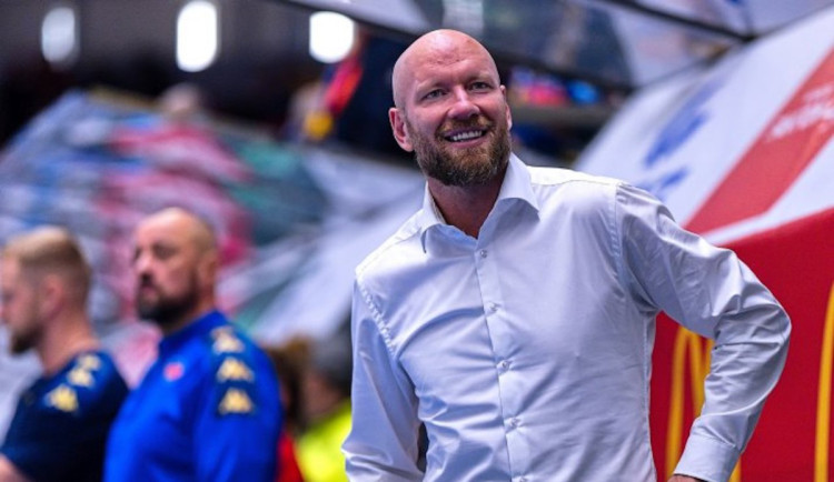 Motor reaguje: sportovní manažer Jiří Novotný míří na lavičku