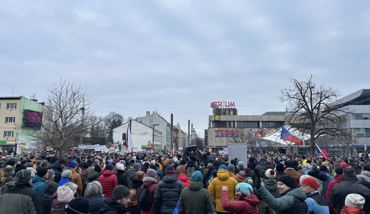 GALERIE: V Hradci Králové se na podporu prezidenta sešly stovky lidí