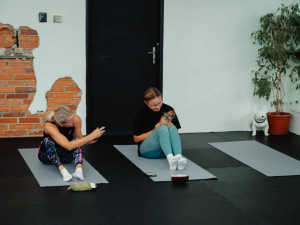 Puppy jóga spojuje relaxaci lidí se zdravou socializací štěňat