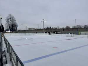 Přípravy olympijského festivalu vrcholí. Kvalitu ledu prověří Jakub Voráček