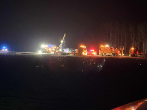 Bezohledný řidič způsobil nehodu kamionu s dodávkou, pátrá po něm policie