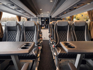 RegioJet nasazuje na linku do Krumlova luxusní dvoupodlažní autobusy