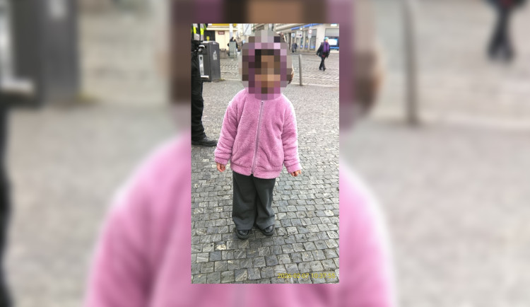 Holčička se v Praze ztratila rodičům, sama bloudila po Andělu