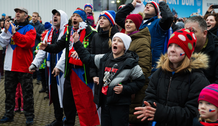 Snowboardistku Maděrovou vítaly v Budějcích stovky fanoušků