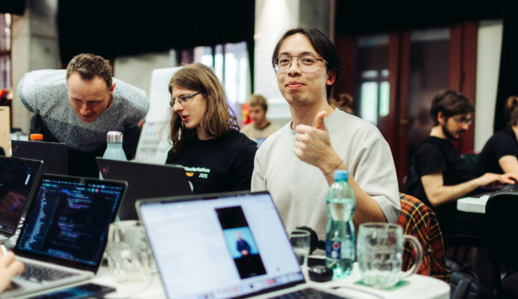 Týmy budou hledat IT pomoc handicapovaným, hackathon nabídne i dětský program