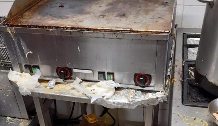 Zdravotní potíže po jídle z restaurace? Hygienici z Olomoucka evidují rapidní nárůst