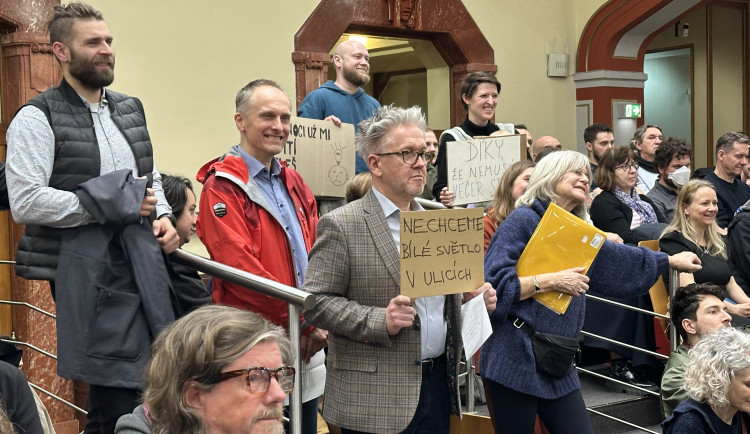 Veřejné osvětlení v Praze bude řešit pracovní skupina, výměna výbojek ale bude pokračovat