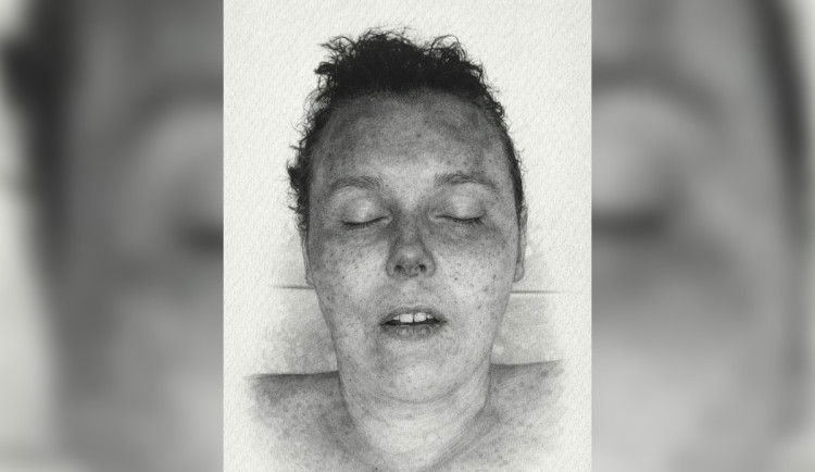 Záhada mrtvé ženy v lese u Prahy. U sebe měla jen jízdenku a sto korun