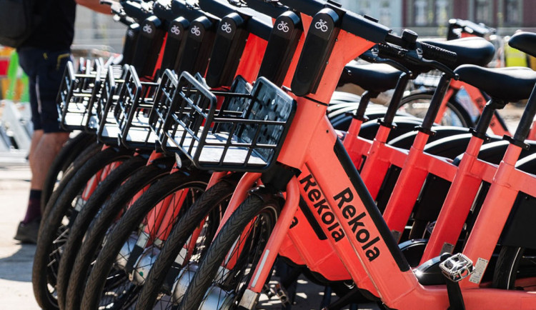 Přes 300 tisíc výpůjček sdílených bicyklů v Prostějově. Zaujala i elektrokola