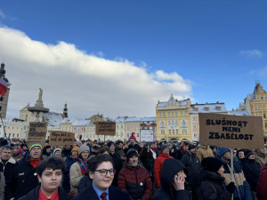 Příznivci prezidenta zaplnili budějovické náměstí. Podporu přišly vyjádřit stovky lidí