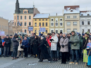 Příznivci prezidenta zaplnili budějovické náměstí. Podporu přišly vyjádřit stovky lidí