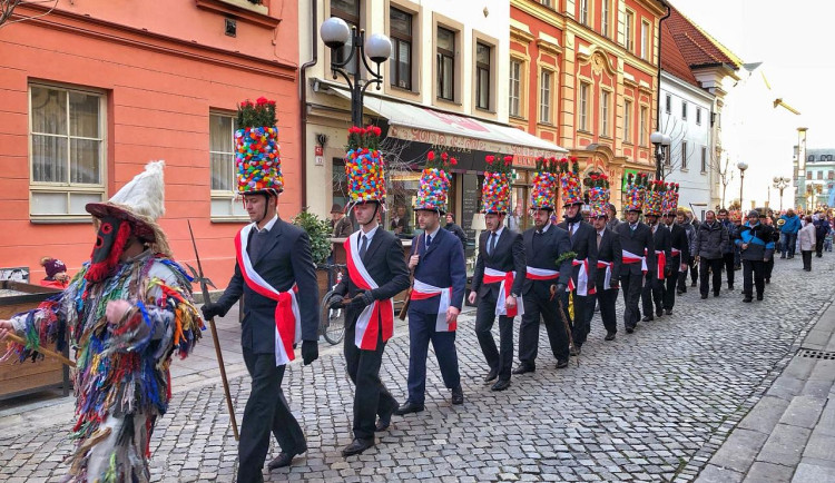 Masopust rozveselí Budějce. Řidiče na čtvrt hodiny přibrzdí uzavírka