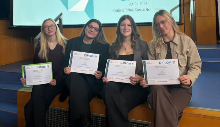 Studentky z kaplické střední školy budují značku ArtWear a bodují v soutěžích