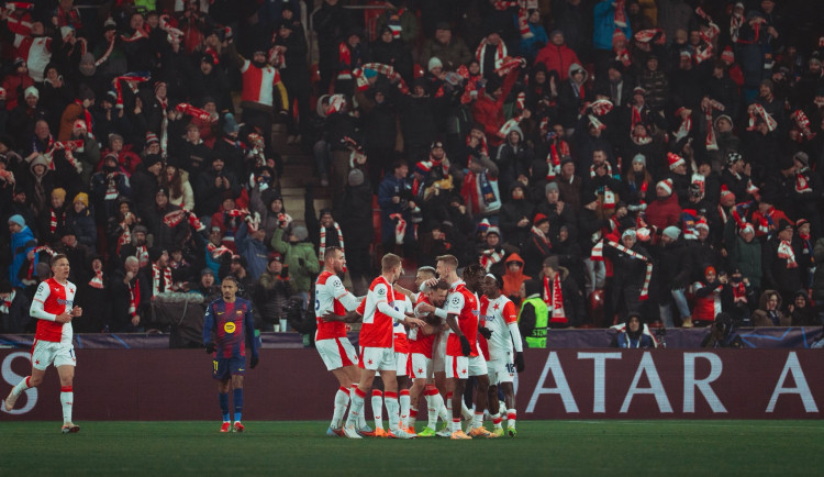 Slavia dostala za chování fanoušků při zápase s Barcelonou milionovou pokutu