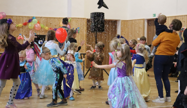 Kulturní tipy: Vyrazte na maškarní rej, karneval i zimní vycházky za historií