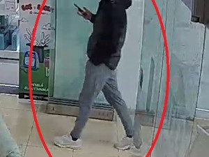 Ženu z jihu Čech připravili o tisíce. V Praze za ně neznámý muž pořídil mobil