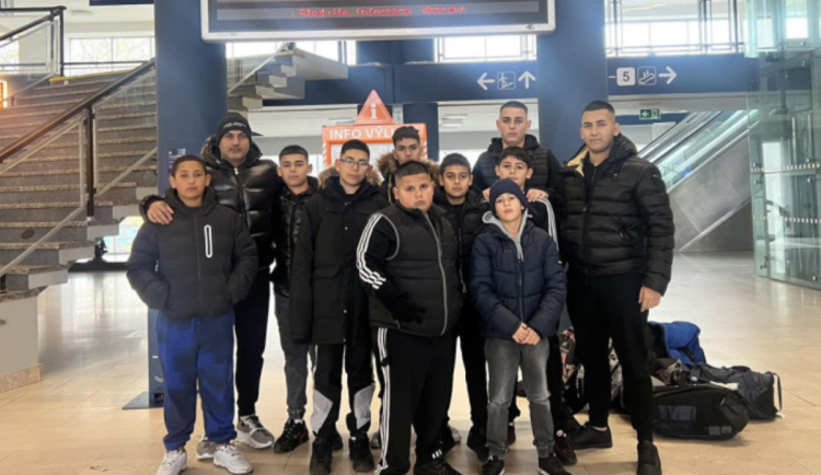 Kriminalisté odložili případ fanoušků, kteří údajně rasisticky uráželi malé Romy