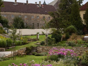 Do historické zahrady v Jindřichově Hradci otiskují zahradní architekti i současné trendy