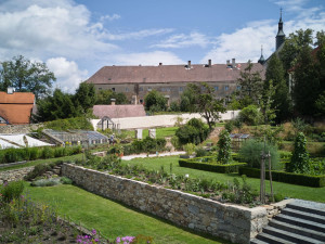 Do historické zahrady v Jindřichově Hradci otiskují zahradní architekti i současné trendy