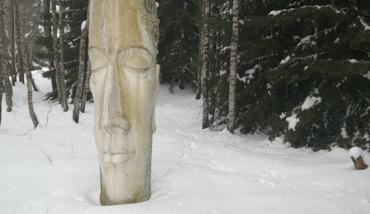 Konec zimní pohádky. O víkendu se ještě lyžovalo, teď hrozí stoupající hladiny řek